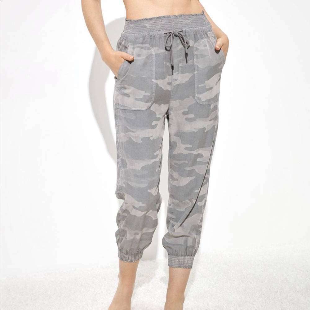 NWOT AE camo lounge jogger